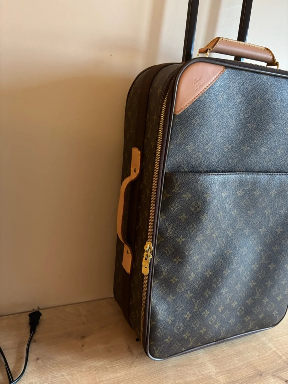 Authentic Louis Vuitton pegase 55 monogram carry on suitcase - Picture 4 of 8